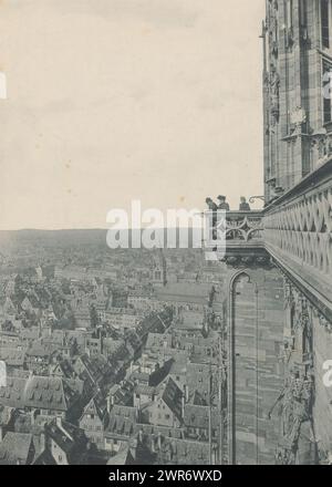 Blick auf Straßburg und die Westseite des Doms, Straßburg, Straßburg (Titel auf Objekt), dieser Druck ist Teil eines Covers mit 100 Drucken., Charles Bernhoeft, Charles Bernhoeft, Verlag: W. Heinrich, Notre-Dame, Luxemburg (stad), Verlag: Straatsburg (Frankrijk), ca. 1889 - in oder vor 1894, Papier, Kollotypie, Höhe 215 mm x Breite 154 mm, fotomechanischer Druck Stockfoto