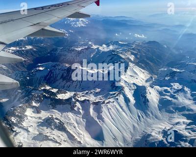 Blick auf die Anden von einem Airbus A320-214, Latam Airlines. Stockfoto