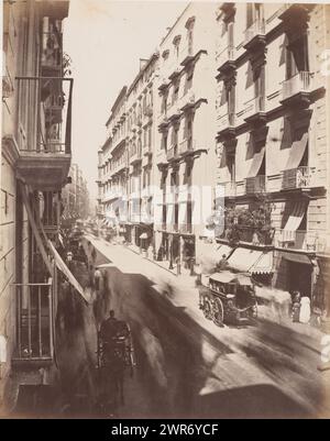 Blick auf die Via Toledo in Neapel, Italien, Neapel rue Rôme Tolèdo, anonym, Neapel, 1851 - 1900, Karton, Albumendruck, Höhe 405 mm x Breite 306 mm, Foto Stockfoto