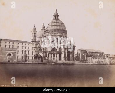 Santa Maria della Salute in Venedig, Venedig. S. Maria della Salute (Titel über Objekt), die Kuppel ist mit Gerüsten bedeckt., anonym, Venedig, 1851 - 1900, Papier, Albumendruck, Höhe 192 mm x Breite 252 mm, Foto Stockfoto