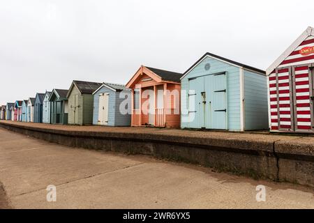 Strandhütten, Strand, Hütten, Chalets, Strandhütten, Hütte, Chapel St Leonards, Lincolnshire, Großbritannien, England, Küste, Strand, Strand Chalets, Stockfoto