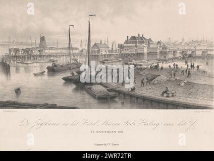 Blick auf den Nieuwe Stadsherberg in Amsterdam, de Jagthaven und das Hotel 'Nieuwe Stads Herberg' auf der IJ, in Amsterdam 1871 (Titel auf Objekt), das IJ von der Korte Singel aus mit der Heringpackanlage rechts, wo Schiffe be- und entladen werden. Dahinter der Nieuwe Stadsherberg kurz vor dem Abriss. Im Hintergrund links der Turm von Ransdorp, rechts der Oosterdok., Druckerei: Willem Hendrik Eickelberg, Druckerei: Tresling & Comp., Verlag: C.F. Stemler, Druckerei: Niederlande, Drucker: Amsterdam, Verlag: Amsterdam, Verlag: 1871, Papier Stockfoto