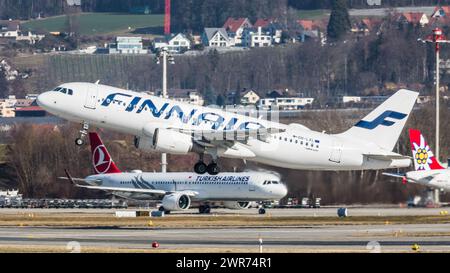 Zürich, Schweiz - 28. Februar 2022: Ein Airbus A320-214 von Finnair startet vom Flughafen Zürich. Stockfoto