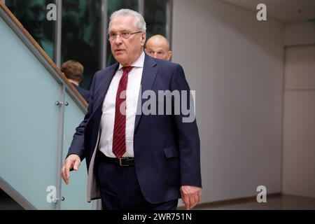 Bayerische Innenminister Joachim Herrmann CSU, Deutschland, Berlin, Pressekonferenz nach Verabschiedung des Europawahlprogramms von CDU und CSU *** Bayerischer Innenminister Joachim Herrmann CSU , Deutschland, Berlin, Pressekonferenz nach Verabschiedung des Europawahlprogramms von CDU und CSU Stockfoto