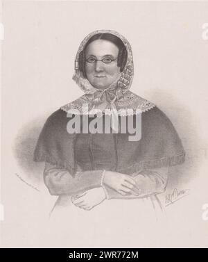 Porträt einer unbekannten Frau, vielleicht Mrs. Wueste, die Dame steht mit überkreuzten Armen. Sie trägt einen Hut mit Schleife, Brille, Spitzenkragen und schulterumhang. Druckerei: Hendrik Adriaan Christiaan Dekker, Drucker: Desguerrois & Co., Amsterdam, 1846 - 1904, Papier, Höhe 535 mm x Breite 415 mm, Druck Stockfoto