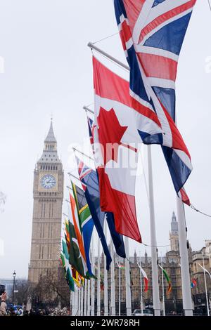 Parliament Square, London, Großbritannien. März 2024. Commonwealth Day, Flaggen umgeben den Parliament Square. Quelle: Matthew Chattle/Alamy Live News Stockfoto