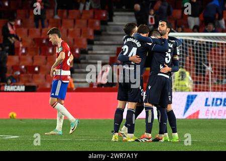 Granada, Spanien. März 2024. Real Sociedad feiert seinen Sieg beim Liga-Spiel zwischen Granada CF und Real Sociedad am 9. März 2024 im Nuevo Los Cármenes Stadion in Granada, Spanien. (Foto: José M Baldomero/Pacific Press/SIPA USA) Credit: SIPA USA/Alamy Live News Stockfoto