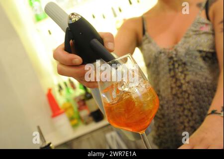 Aperitivo e Apericena e Cocktail in Italia Stockfoto