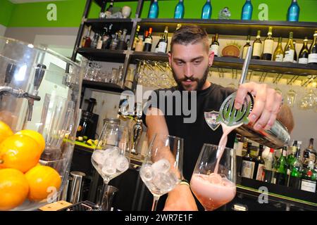 Aperitivo e Apericena e Cocktail in Italia Stockfoto