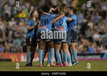 Lilyfield, Australien. März 2024. Das Team von Sydney FC feiert ein Tor während des Spiels der Liberty A-League 2023-24 in der 19. Runde zwischen Sydney FC und Western United FC, das im Leichhardt Oval ausgetragen wird. Endstand Sydney FC 3:1 Western United FC. Quelle: SOPA Images Limited/Alamy Live News Stockfoto