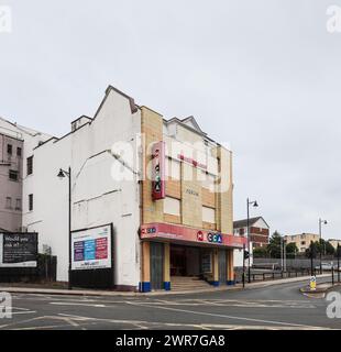 Das ehemalige Forum Cinema, in jüngerer Zeit die Mecca Bingo Hall in Fore Street Devonport, konnte abgerissen werden, wobei Pläne für ein 23-stöckiges Gebäude vorgelegt wurden Stockfoto