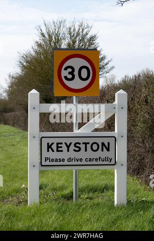 Keyston Village Schild, Cambridgeshire, England, Großbritannien Stockfoto