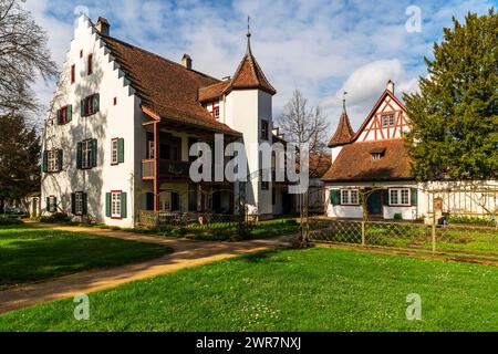 Das Wettsteinhaus im Ortskern von Riehen ist ein denkmalgeschütztes Gebäude. Riehen, Kanton Basel-Stadt, Schweiz. Stockfoto