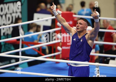 Busto Arsizio, Lombardia, Italien. März 2024. LENZI DIEGO während der letzten Boxing Road nach Paris 2024, E-Work Arena, Busto Arsizio. (Kreditbild: © Mattia Martegani/ZUMA Press Wire) NUR REDAKTIONELLE VERWENDUNG! Nicht für kommerzielle ZWECKE! Stockfoto