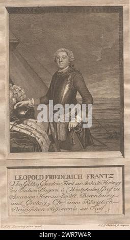 Porträt von Leopold III. Friedrich Franz von Anhalt-Dessau, Druckerei: Johann Christian Gottfried Fritzsch, nach Malerei von Christian Friedrich Reinhold Lisiewski, Leipzig, 1756, Papier, Stich, Höhe 304 mm x Breite 184 mm, bedruckt Stockfoto