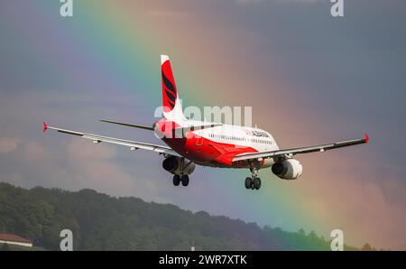 Ein Airbus A319-132 von Air Albania im Landeanflug auf den Flughafen Zürich. Kennung ZA-BEL. (Zürich, Schweiz, 03.05.2022) Stockfoto