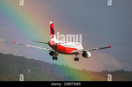 Ein Airbus A319-132 von Air Albania im Landeanflug auf den Flughafen Zürich. Kennung ZA-BEL. (Zürich, Schweiz, 03.05.2022) Stockfoto