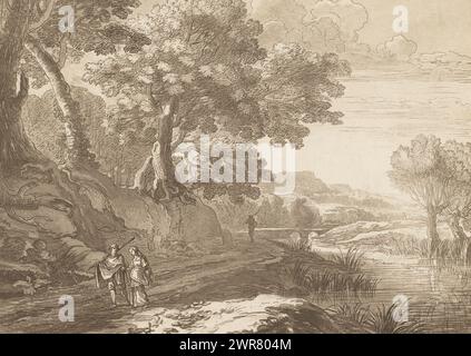 Italienische Landschaft mit drei Wanderern, hügelige Landschaft mit schweren Bäumen. Im Vordergrund ein Mann und eine Frau, die einen Bach entlang laufen. Der Druck ist lose in einem Album, siehe Seite 170., Druckerei: Cornelis Brouwer, nach Zeichnung von: Herman van Swanevelt, Verlag: Cornelis Sebille Roos (uitgever), Amsterdam, 1741 - 1803, Papier, Ätzen, Höhe 164 mm x Breite 228 mm, bedruckt Stockfoto