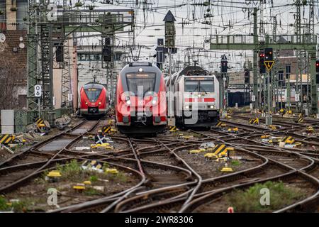 Gleissystem vor dem Kölner Hauptbahnhof, Regionalzüge, Fernzüge, Köln, NRW, Deutschland, Stockfoto