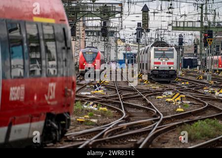 Gleissystem vor dem Kölner Hauptbahnhof, Regionalzüge, Fernzüge, Köln, NRW, Deutschland, Stockfoto