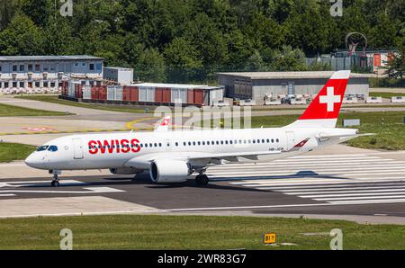 Ein Airbus A220-300 von Swiss International Airlines startete am Flughafen Zürich. Registrierung HB-JCB. (Zürich, Schweiz, 03.07.2022) Stockfoto