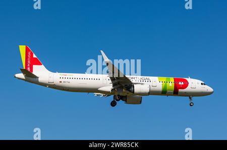 Ein Airbus A321-251N (Airbus A321neo) von TAP Air Portugal befindet sich im Landeanflug auf den Flughafen Zürich. Registrierung CS-TJL. (Zürich, Schwei Stockfoto