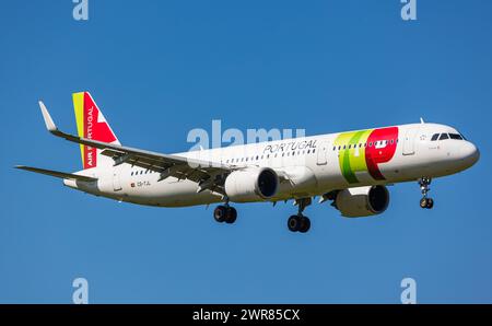 Ein Airbus A321-251N (Airbus A321neo) von TAP Air Portugal befindet sich im Landeanflug auf den Flughafen Zürich. Registrierung CS-TJL. (Zürich, Schwei Stockfoto
