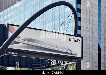 IPad 2 Werbetafeln im Jahr 2011 auf Silicon Roundabout, Old Street, London, Großbritannien. Stockfoto