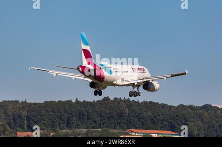 Ein Airbus A319-100 von der deutschen Fluggesellschaft Eurowings ist im Landeanflug auf den Flughafen Zürich. Registrierung D-AGWD. (Zürich, Schweiz, 0 Stockfoto