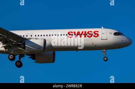 Ein Airbus A321-271NX (Airbus A321neo) von Swiss International Airlines befindet sich im Landeanflug auf den Heimatflughafen Zürich. Registrierung HB-J Stockfoto