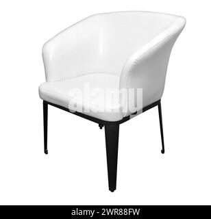 Klassischer Art déco-Sessel aus weißem Leder mit Beinen aus Metall, Clipping-Pfad Stockfoto