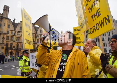 London, Großbritannien. März 2024. Graham Smith, CEO von Republic, nimmt an dem Protest Teil. Anti-Monarchie-Demonstranten aus der Gruppe Republic versammelten sich vor der Westminster Abbey, als Mitglieder der königlichen Familie kamen, um den Commonwealth Day zu feiern. Quelle: Vuk Valcic/Alamy Live News Stockfoto