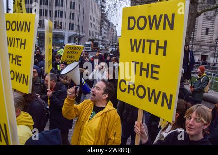 London, Großbritannien. März 2024. Graham Smith, CEO von Republic, nimmt an dem Protest Teil. Anti-Monarchie-Demonstranten aus der Gruppe Republic versammelten sich vor der Westminster Abbey, als Mitglieder der königlichen Familie kamen, um den Commonwealth Day zu feiern. Quelle: Vuk Valcic/Alamy Live News Stockfoto