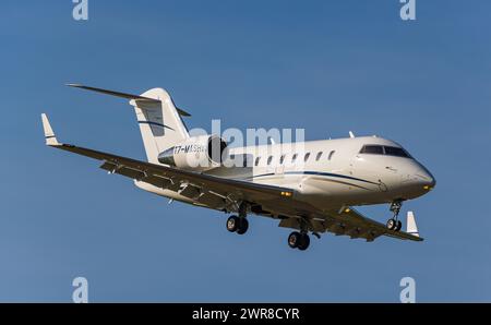 Ein Bombardier Challenger 650 von Orascom Aviation im Landeanflug auf den Flughafen Zürich. Registrierung T7-MASHI. (Zürich, Schweiz, 14.05.2022) Stockfoto