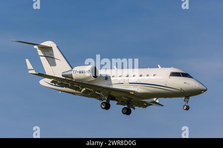 Ein Bombardier Challenger 650 von Orascom Aviation im Landeanflug auf den Flughafen Zürich. Registrierung T7-MASHI. (Zürich, Schweiz, 14.05.2022) Stockfoto