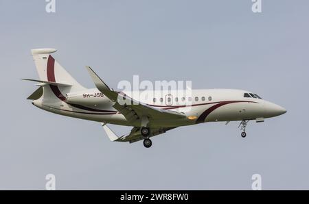 Ein Dassault Falcon 2000LX von TAG Aviation Malta befindet sich im Landeanflug auf den Flughafen Zürich. Registrierung 9H-JSB. (Zürich, Schweiz, 10.05. Stockfoto