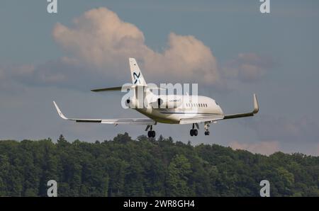 Ein Dassault Falcon 2000LXS von Air Alsie befindet sich im Landeanflug auf den Flughafen Zürich. Registrierung OY-GFS. (Zürich, Schweiz, 10.05.2022) Stockfoto