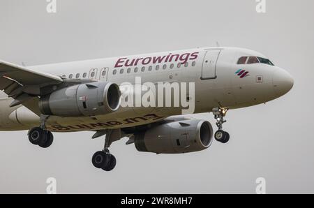 Ein Airbus A319-132 von Eurowings befindet sich im Landeanflug auf den Flughafen Zürich. Registrierung D-AGWC. (Zürich, Schweiz, 21.06.2022) Stockfoto