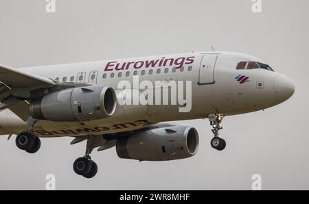 Ein Airbus A319-132 von Eurowings befindet sich im Landeanflug auf den Flughafen Zürich. Registrierung D-AGWC. (Zürich, Schweiz, 21.06.2022) Stockfoto
