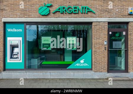 Geldautomat im Freien / Geldautomat der argentinischen Bankfiliale in Flandern, Belgien Stockfoto