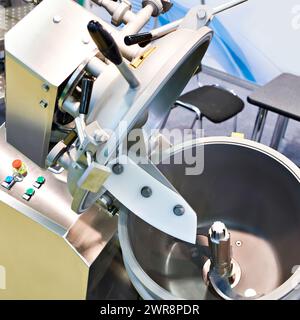 Schüssel Ausstecher für die Produktion von Wurst Hackfleisch/Faschiertem Stockfoto