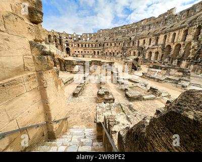 Das Innere des römischen Amphitheaters in El Jem (Thysdrus), Tunesien Stockfoto