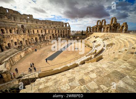 Ein Panorama des Innenraums des römischen Amphitheaters in El Jem (Thysdrus), Tunesien Stockfoto