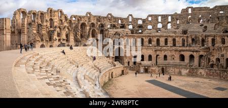 Ein Panorama des Innenraums des römischen Amphitheaters in El Jem (Thysdrus), Tunesien Stockfoto