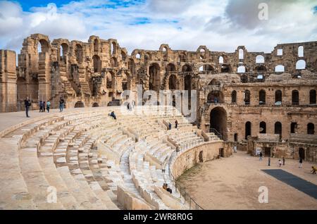 Ein Panorama des Innenraums des römischen Amphitheaters in El Jem (Thysdrus), Tunesien Stockfoto