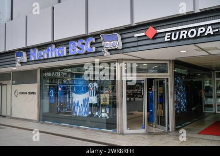 Hertha BSC Fanshop, Breitscheidplatz, Tauentzienstraße, Charlottenburg, Berlin, Deutschland *** Hertha BSC Fanshop, Breitscheidplatz, Tauentzienstraße, Charlottenburg, Berlin, Deutschland Stockfoto