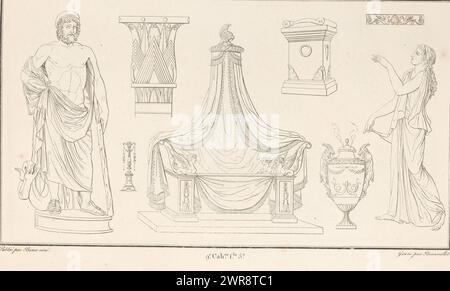 Verschiedene Ornamente, Ornamentdruck mit einer zentralen Liege mit Baldachin, links und rechts ein stehender Mann und eine stehende Frau. Teil (9E. CAH. f.le 5) des Printalbums mit zwei Serien von insgesamt 138 ornamentalen Drucken von Beauvallet und Normand, 'Fragmens d'Ornemens dans le Style Antique'., Druckerei: Pierre-Nicolas Beauvallet, Verlag: Jacques-Louis Bance, Paris, 1820, Papier, Ätzen Stockfoto