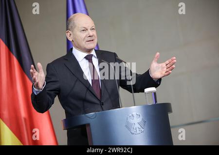 Berlin, Deutschland. März 2024. Bundeskanzler OLAF Scholz (SPD) spricht auf einer Pressekonferenz im Bundeskanzleramt. Quelle: Hannes P. Albert/dpa/Alamy Live News Stockfoto