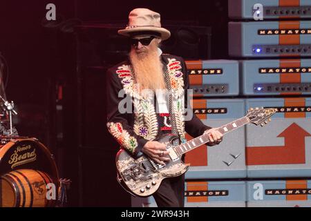 Hollywood, USA. März 2024. Billy Gibbons von ZZ Top tritt am 10. März 2024 in Fort Lauderdale, Florida auf. Das Trio ist auf Tour mit Lynyrd Skynyrd. (Foto von Geoffrey Clowes/SIPA USA) Credit: SIPA USA/Alamy Live News Stockfoto