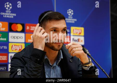 Barcellona, Neapel, SPANIEN. März 2024. Matteo Politano aus Neapel spricht mit Journalisten während der Pressekonferenz am Vorabend des Achtelfinale der UEFA Champions League gegen den SSC Napoli am 11. März 2023 im Estate Louis Companys Barcelona (Credit Image: © Ciro de Luca/ZUMA Press Wire) NUR ZUR REDAKTIONELLEN VERWENDUNG! Nicht für kommerzielle ZWECKE! Stockfoto